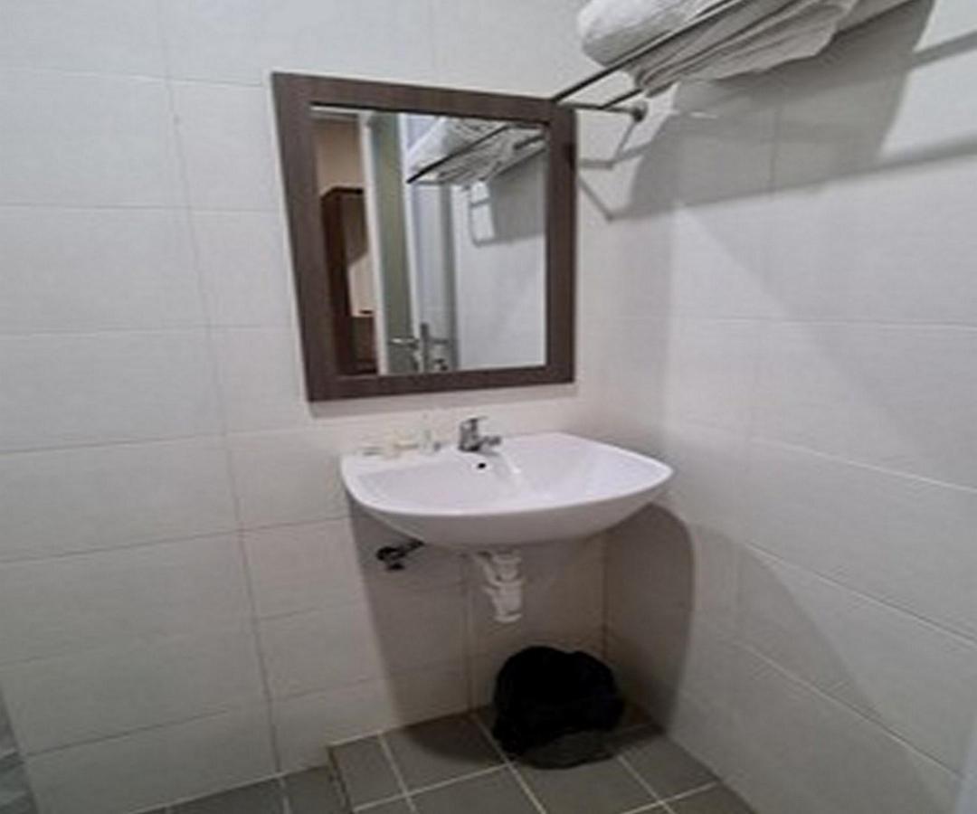 Gaia Asri Hotel Pamanukan Hilir エクステリア 写真